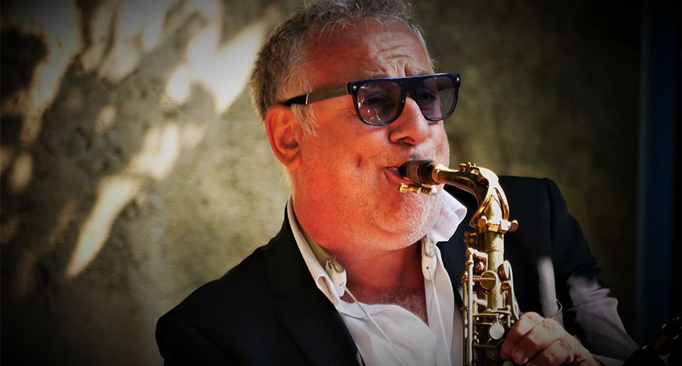 il-gigante-con-gli-occhiali-al-teatro-trianon-una-serata-indimenticabile